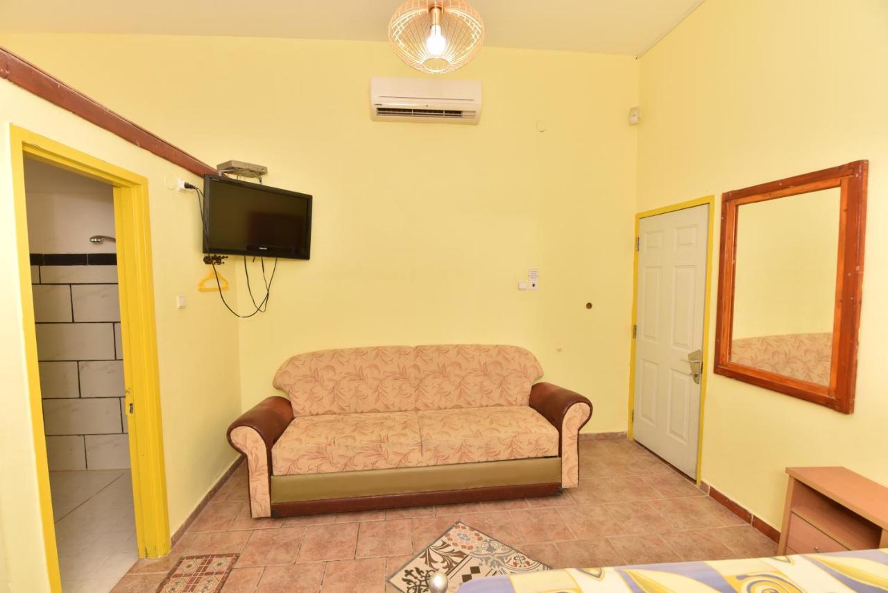 Corinne Hostel Eilat Exterior photo